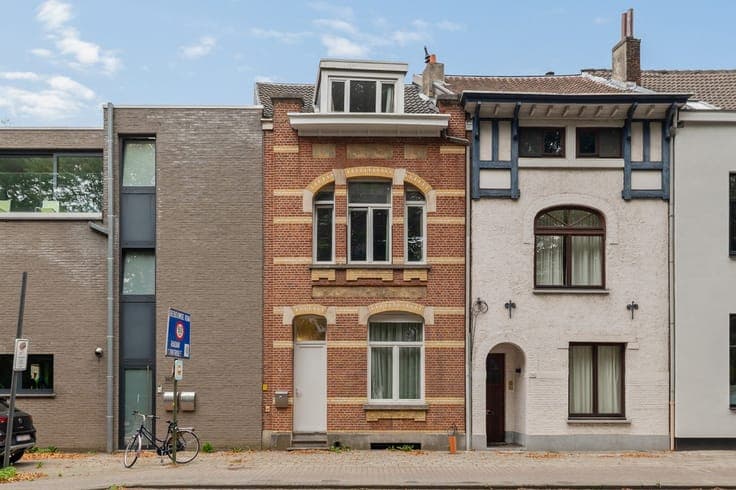 Instapklare woning met 3 slpkrs te Edegem