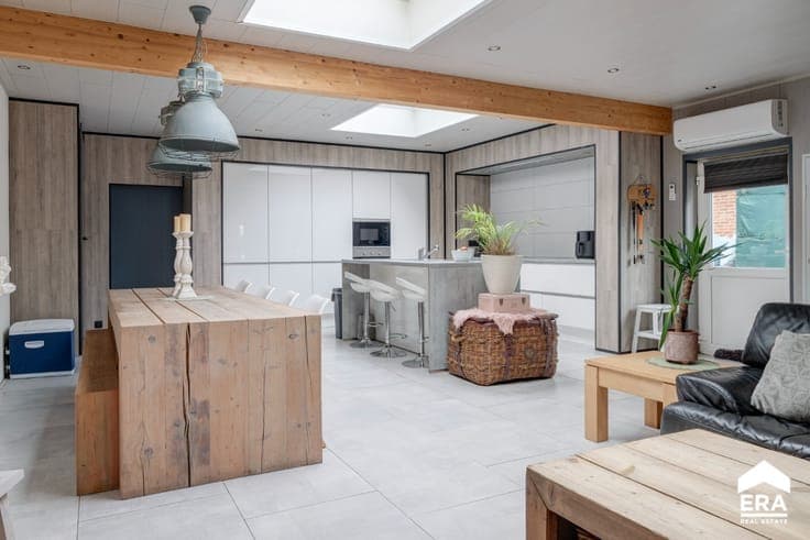 Semi-detached home with large green garden