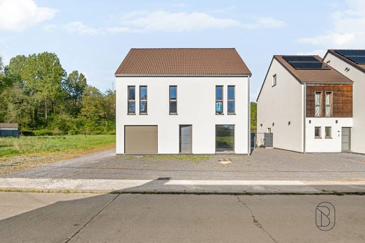 Detached house with garden – create your own home