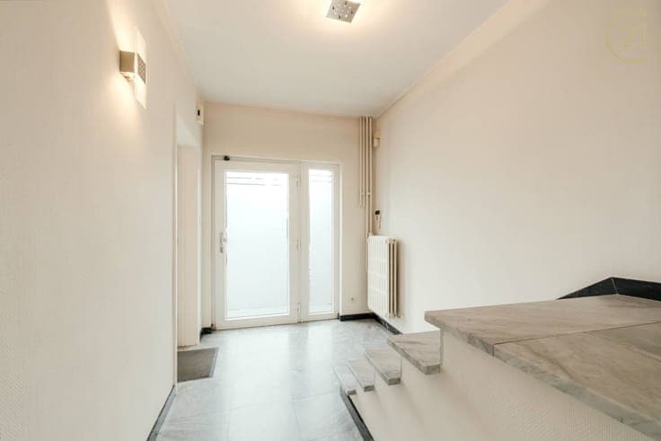 Immeuble idéalement situé sur la chaussée principale de Boug