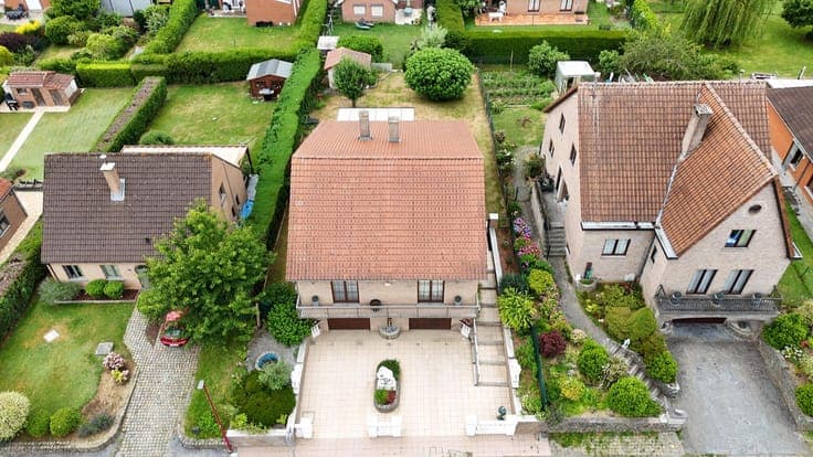3-Bedroom Villa with GARDEN & Double GARAGE