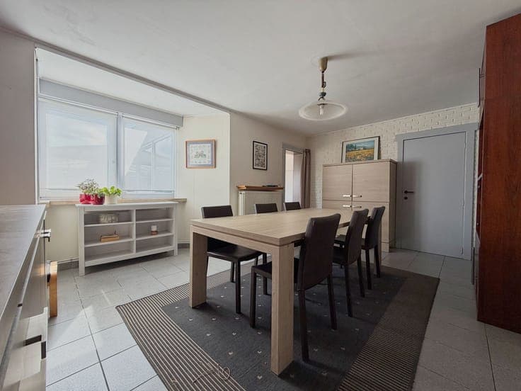 Heel ruime gezinswoning (6 slpks) met tuin + grote garage