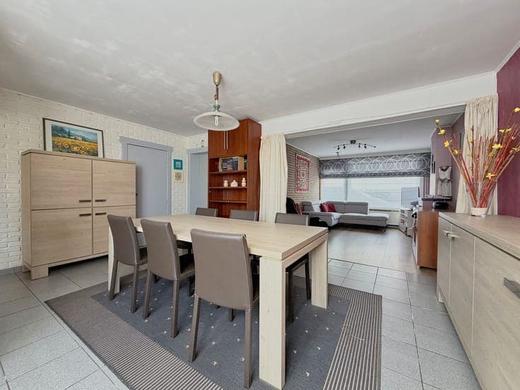 Heel ruime gezinswoning (6 slpks) met tuin + grote garage