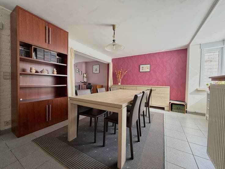 Heel ruime gezinswoning (6 slpks) met tuin + grote garage