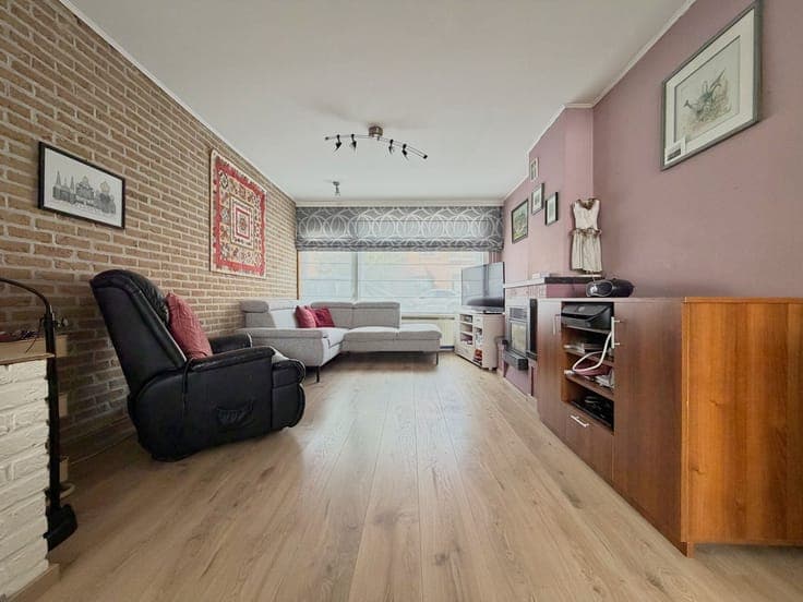 Heel ruime gezinswoning (6 slpks) met tuin + grote garage