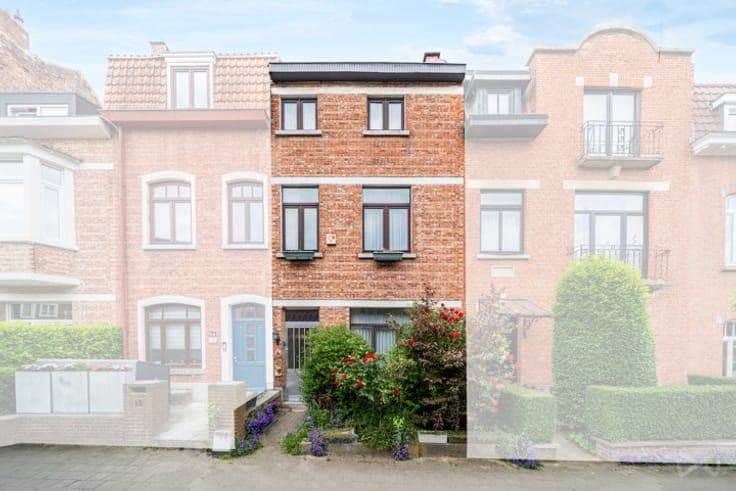 4-bedroom house with garden to renovate