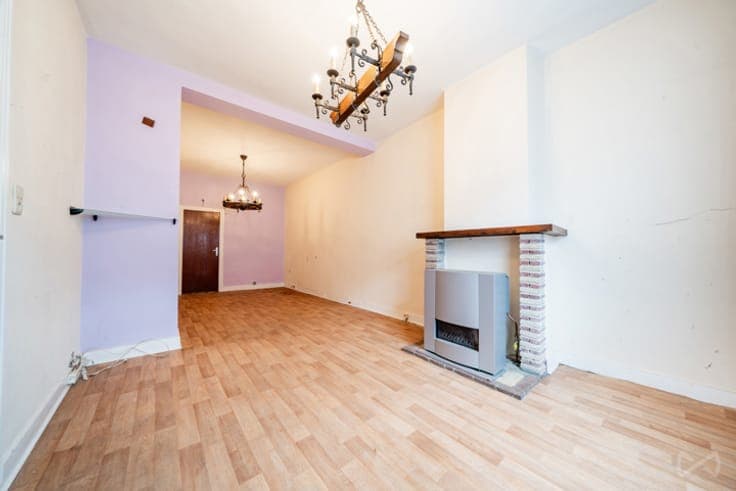 4-bedroom house with garden to renovate
