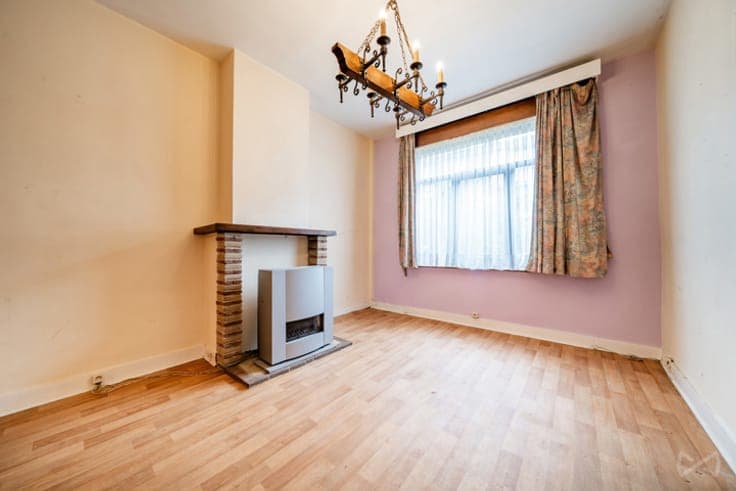 4-bedroom house with garden to renovate