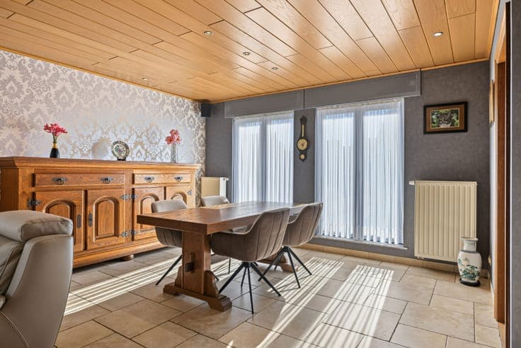 Ruime gezinswoning met 265 m² woonoppervlakte, dubbele ga...