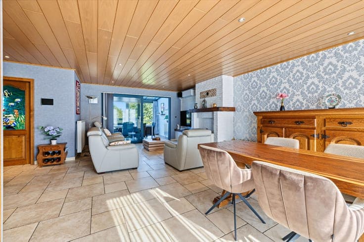 Ruime gezinswoning met 265 m² woonoppervlakte, dubbele ga...