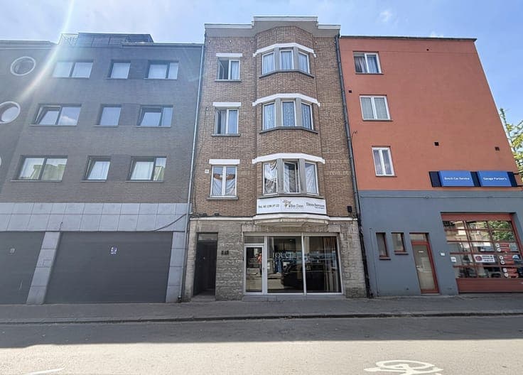 JETTE - Investment property with 5 units + retail space