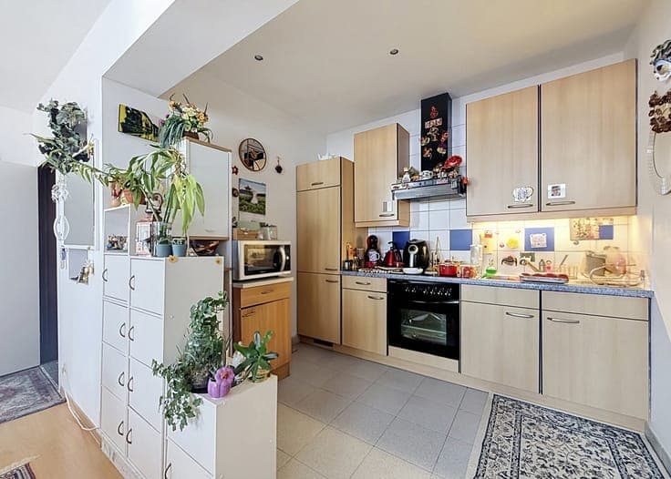 JETTE - Investment property with 5 units + retail space