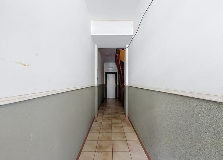 JETTE - Investment property with 5 units + retail space