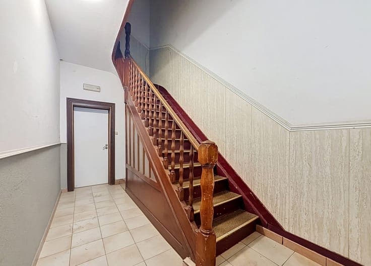 JETTE - Investment property with 5 units + retail space