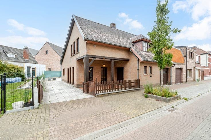 Spacious semi-detached family home in Welle