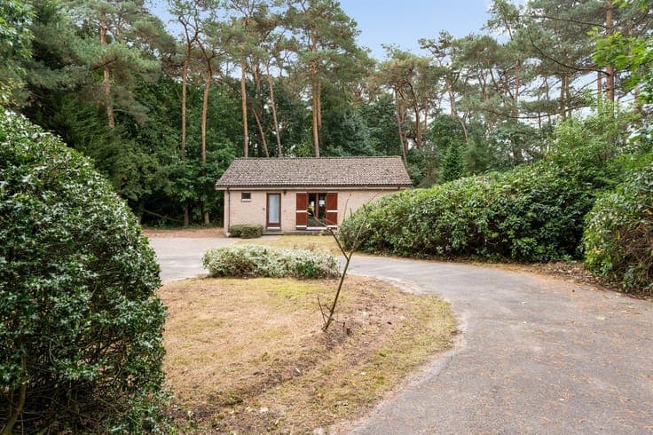 Charming bugalow on spacious plot