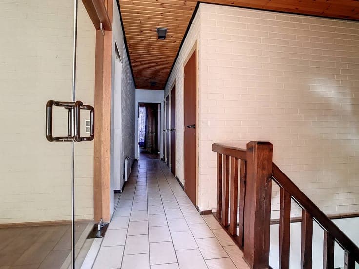 Commercial property to renovate with apartment and garden in