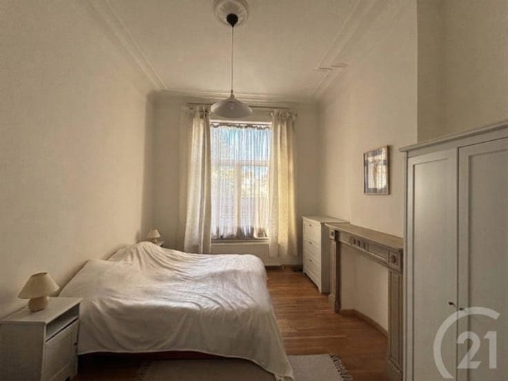 CINQUANTENAIRE - house with 3 flats / good condition