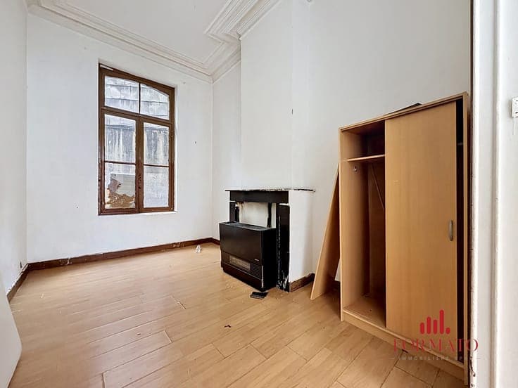 Double single-family house with garage – To renovate