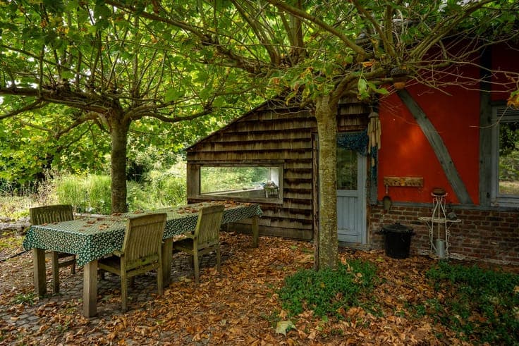 Characterful farmhouse with meadows on approximately 2 hect