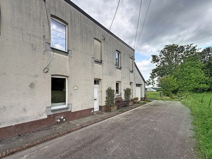 Spacious HOUSE with garden and 2 garages – STUNNING VIEWS