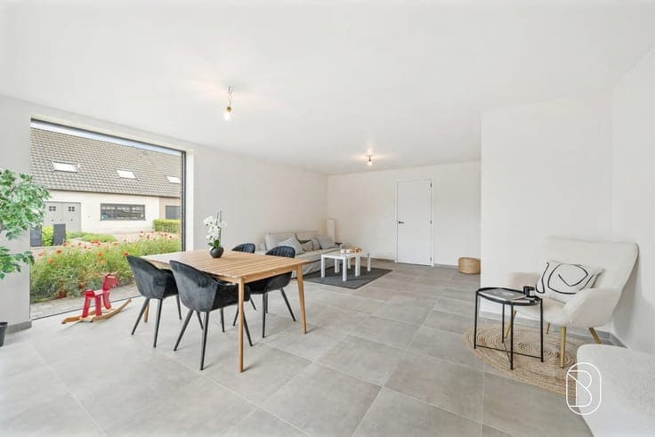 High-quality, modern, and spacious newly built home with 3 b