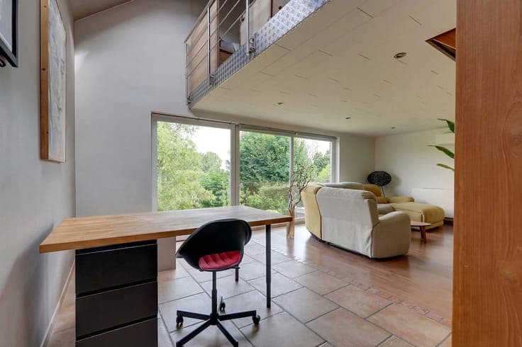 Villa with Independent Professional Space