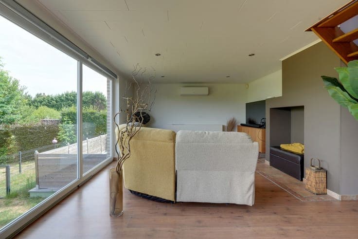 Villa with Independent Professional Space