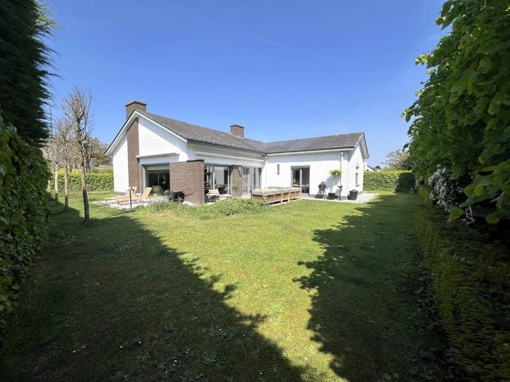 Alleenstaande villa met zonnige tuin (of mogelijks bouwpr...
