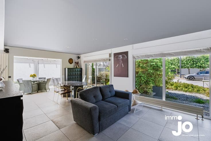 Move-in-ready 2-bedroom bungalow with a sunny garden and ...