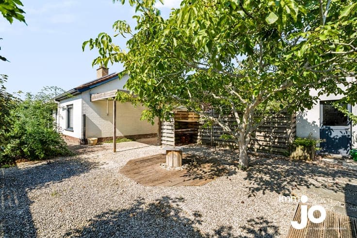 Move-in-ready 2-bedroom bungalow with a sunny garden and ...