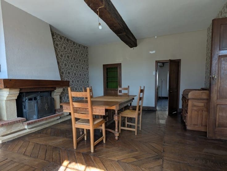 Immeuble à rénover avec multiples possibilités à Saint-Aubin
