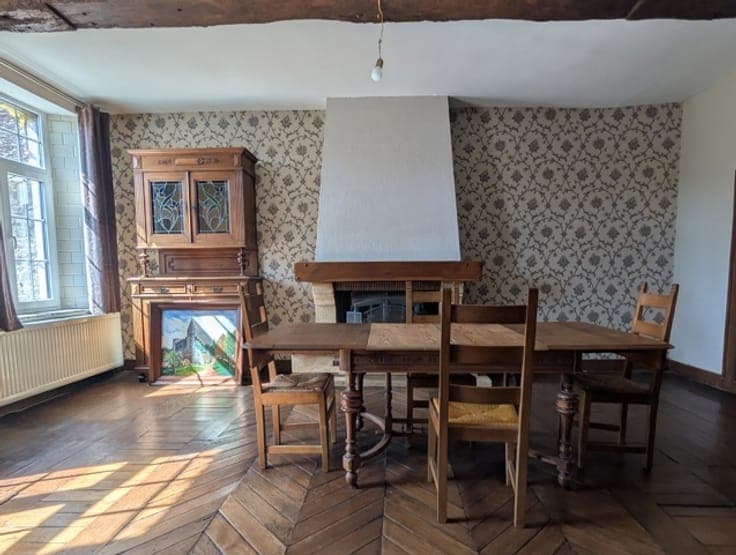 Immeuble à rénover avec multiples possibilités à Saint-Aubin