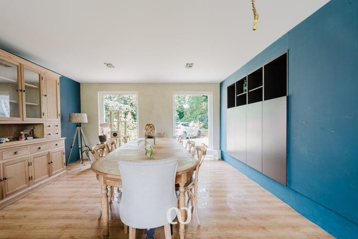 Spacious house on 6,095 m² with excellent accessibility in