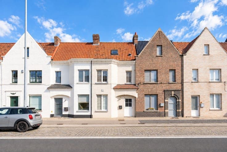 Stijlvol gerenoveerde woning vlak aan de Leie in Astene