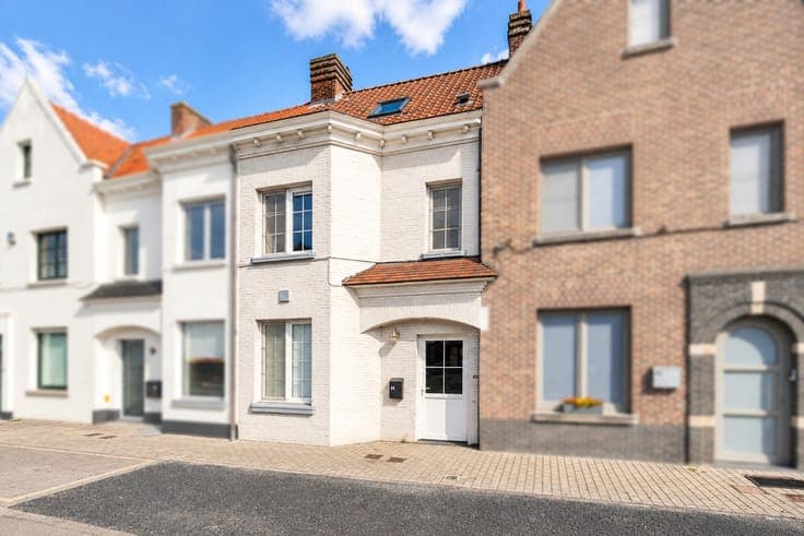 Stijlvol gerenoveerde woning vlak aan de Leie in Astene