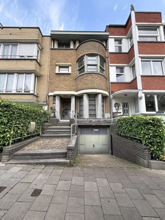 GRIBAUMONT, MAISON 5CH + 2 BUREAU ± 296M² + GARAGE + JARDIN