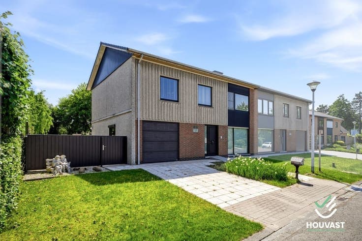 Ruime gezinswoning met zuidgerichte tuin