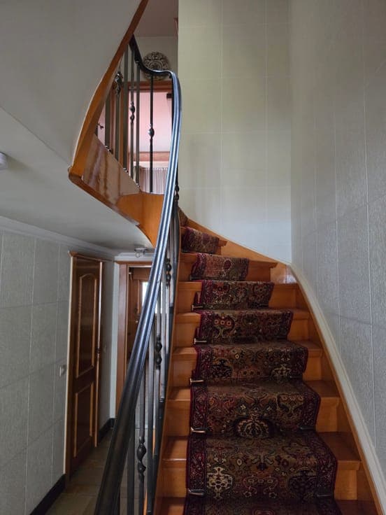 Spacious house with large garden and garage - to renovate