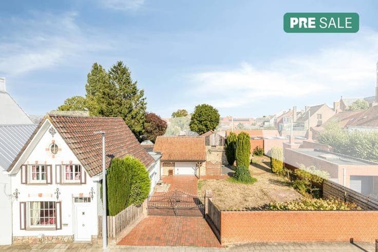 Semi-detached house/land (537m²) with potential in the heart