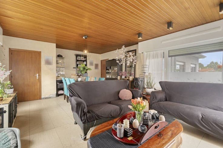 Detached house on a large plot for sale in Veldegem