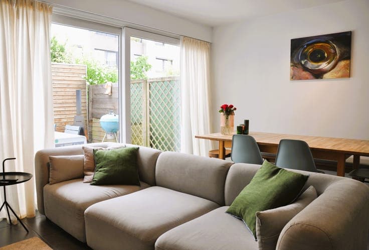 Ready-to-move-in, modern semi-detached house with outdoor sp