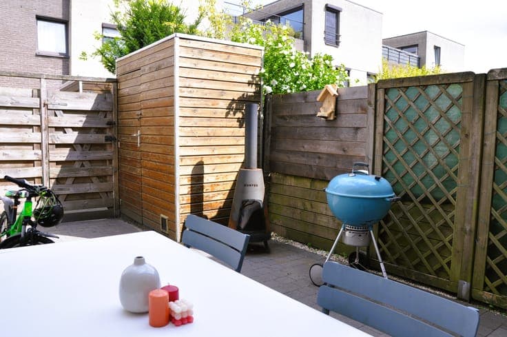 Ready-to-move-in, modern semi-detached house with outdoor sp