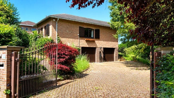 House in Vise