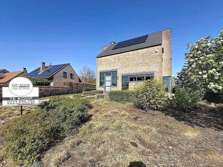 Ruime open bebouwing, 3 slpks, garage, tuin, 16a 05ca