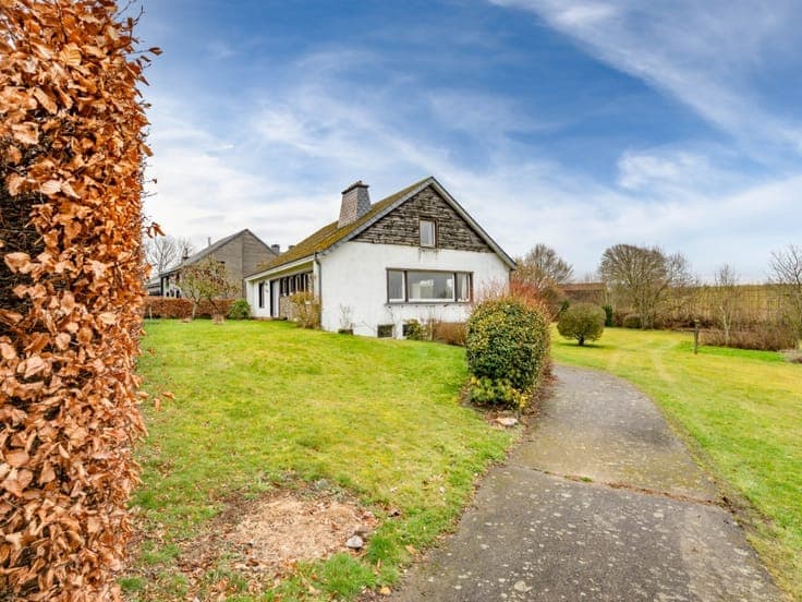 Detached house with B&B accommodation + option of land