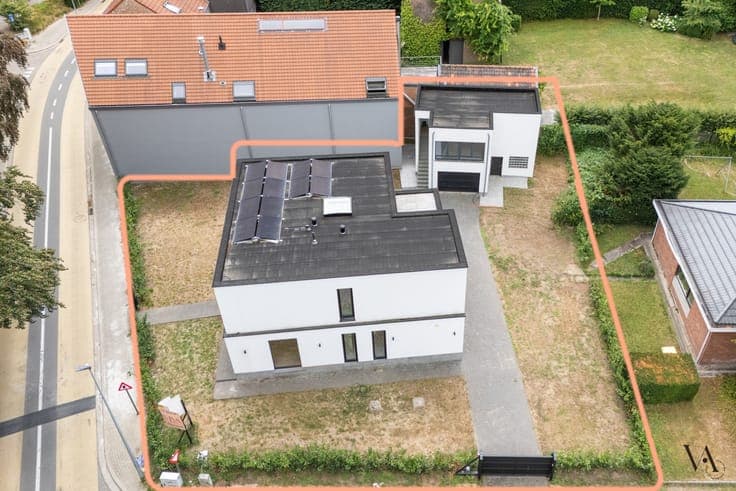 Verrassend ruime vernieuwbouwwoning met bijgebouw in Bier...