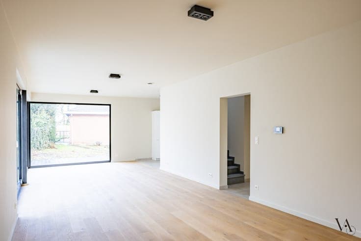 Verrassend ruime vernieuwbouwwoning met bijgebouw in Bier...