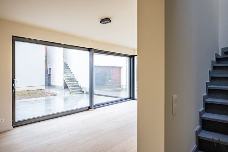 Verrassend ruime vernieuwbouwwoning met bijgebouw in Bier...