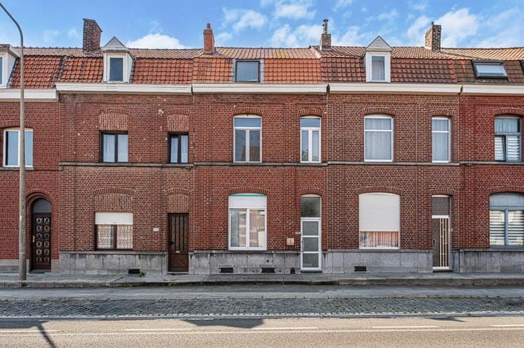Charming 3-bedroom townhouse.
